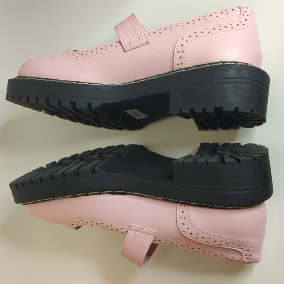 Torrid Women's Size 6.5WW Pink PU Lug Sole Mary Jane Flats Extra Wide - Picture 5 of 9